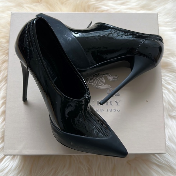 Burberry Pointed-Toe Pumps (Size 36) - Picture 2 of 7